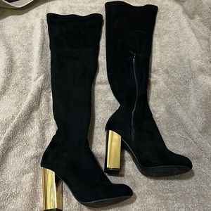 KNEE HIGH BOOTS BLACK WITH GOLD HEEL